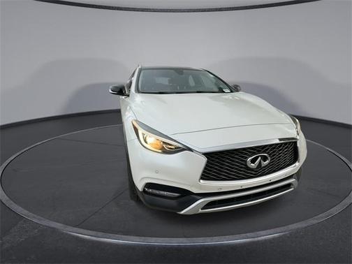 2017 INFINITI QX30 Premium