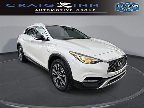 2017 INFINITI QX30 Premium