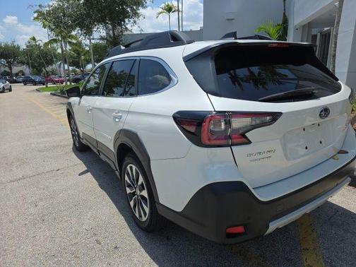 Crystal White Pearl 2024 Subaru Outback Limited