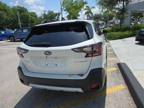 Crystal White Pearl 2024 Subaru Outback Limited