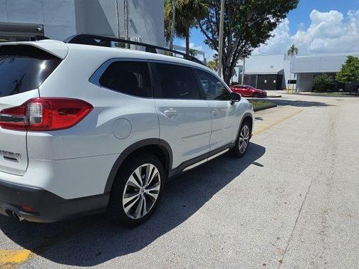 Crystal White Pearl 2022 Subaru Ascent Limited 7-Passenger