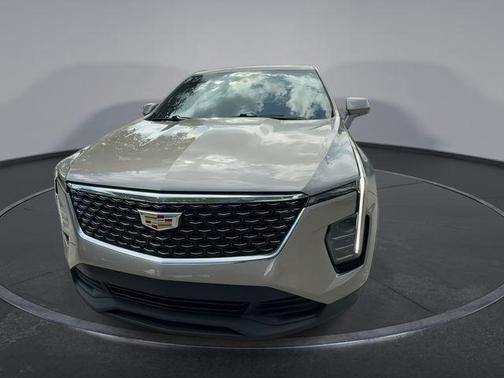 Latte 2024 Cadillac XT4 Luxury