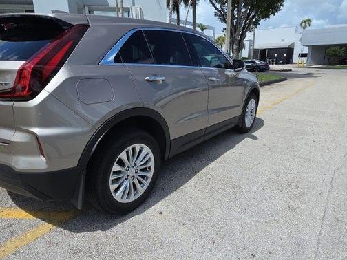 Latte 2024 Cadillac XT4 Luxury