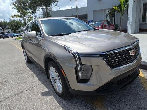 Latte 2024 Cadillac XT4 Luxury