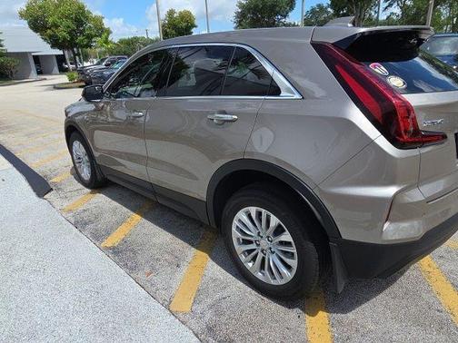 Latte 2024 Cadillac XT4 Luxury