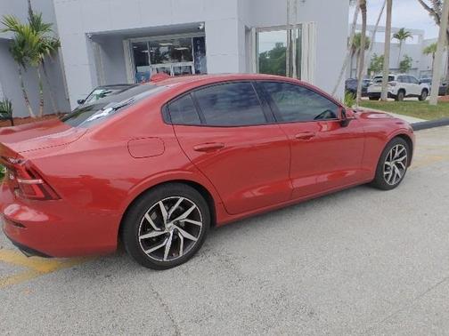 2020 Volvo S60 T5 Momentum
