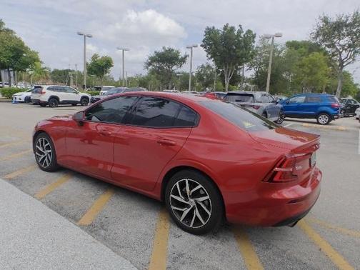 2020 Volvo S60 T5 Momentum