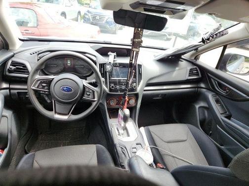 Ice Silver Metallic 2019 Subaru Crosstrek 2.0i
