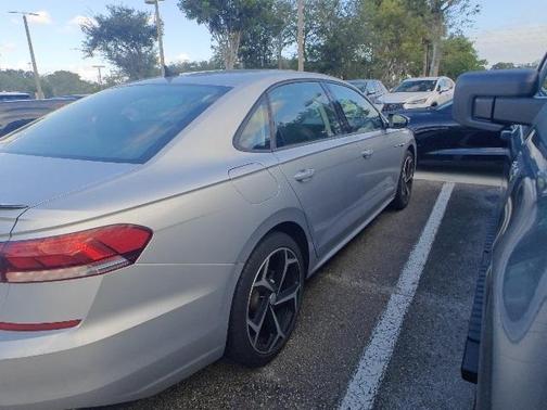 2020 Volkswagen Passat 2.0T R-Line