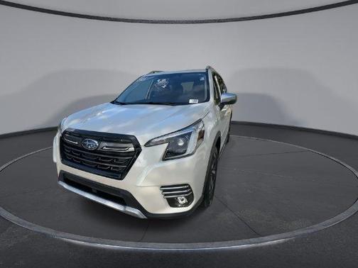 Crystal White Pearl 2024 Subaru Forester Touring