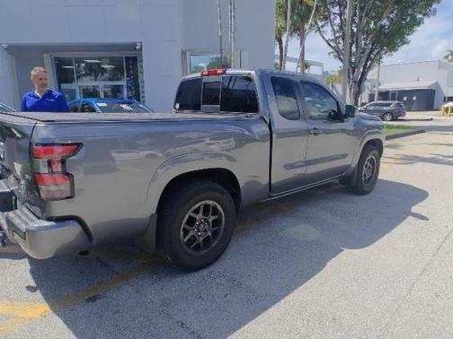 2022 Nissan Frontier SV