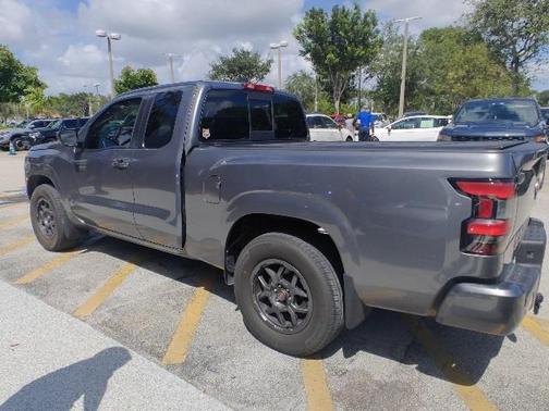 2022 Nissan Frontier SV