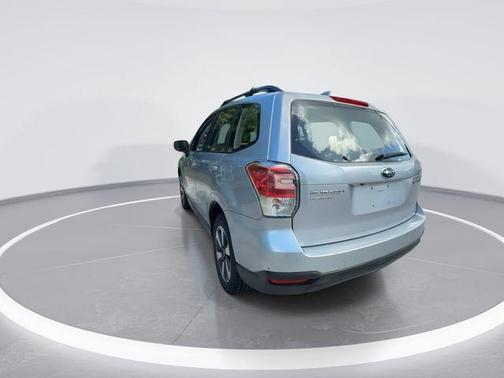 Ice Silver Metallic 2018 Subaru Forester 2.5i