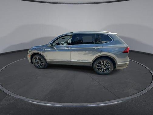 Platinum Gray Metallic 2024 Volkswagen Tiguan 2.0T SE