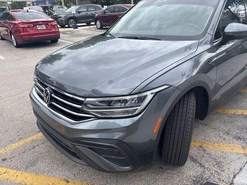 Platinum Gray Metallic 2024 Volkswagen Tiguan 2.0T SE
