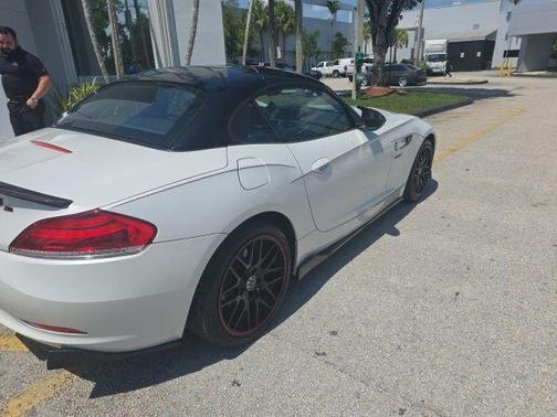White Metallic 2014 BMW Z4 sDrive28i