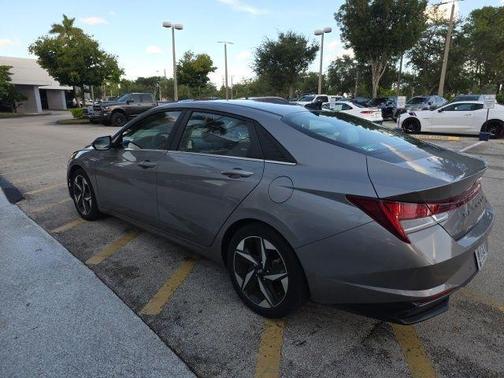Metal 2023 Hyundai ELANTRA HEV Limited
