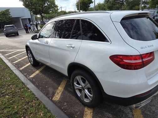White 2018 Mercedes-Benz GLC 300 Base