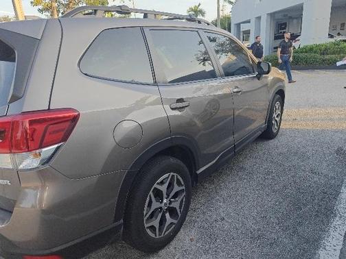 2023 Subaru Forester Premium