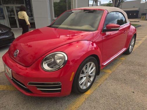 Tornado Red w/ Beige Top 2019 Volkswagen Beetle 2.0T SE