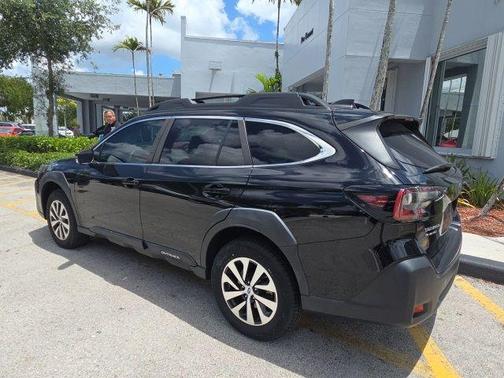 Crystal Black Silica 2024 Subaru Outback Premium