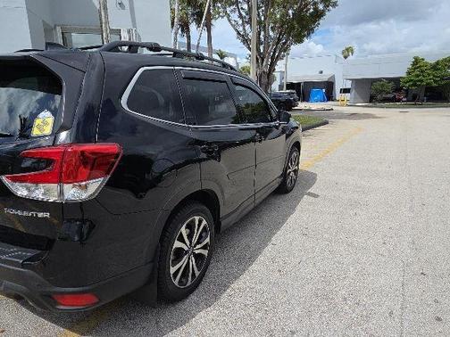 Crystal Black Silica 2022 Subaru Forester Limited