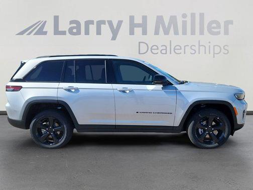 2025 Jeep Grand Cherokee Laredo