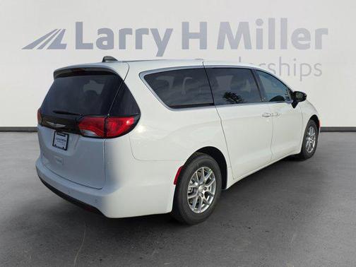 2026 Chrysler Voyager LX