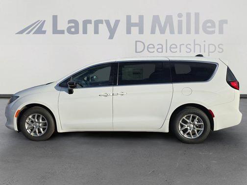 2026 Chrysler Voyager LX