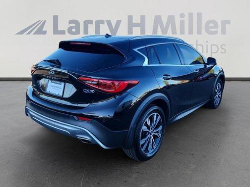 2017 INFINITI QX30 Premium