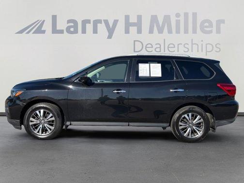 Magnetic Black 2018 Nissan Pathfinder SL