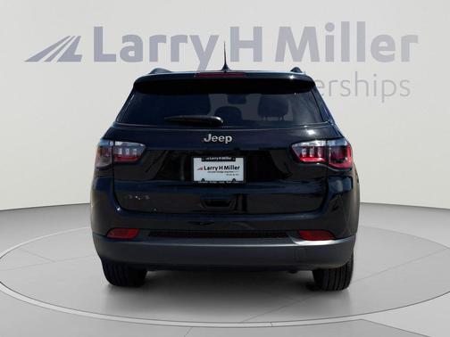 Diamond Black 2026 Jeep Compass Latitude