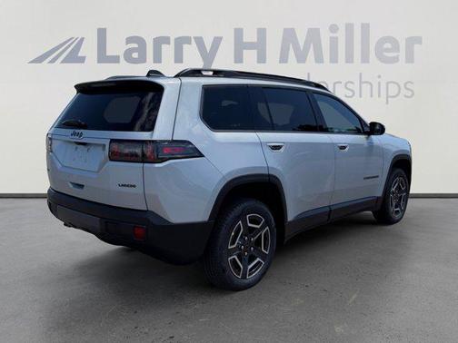 Silver Zynith Clearcoat 2026 Jeep Cherokee LAREDO/LIMITED