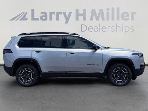 Silver Zynith Clearcoat 2026 Jeep Cherokee LAREDO/LIMITED