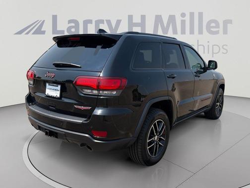 Diamond Black 2017 Jeep Grand Cherokee Trailhawk