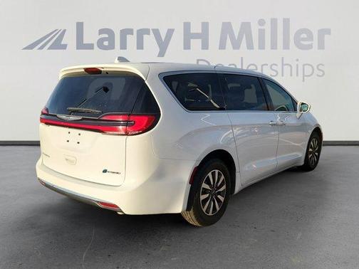 2022 Chrysler Pacifica Hybrid Touring L