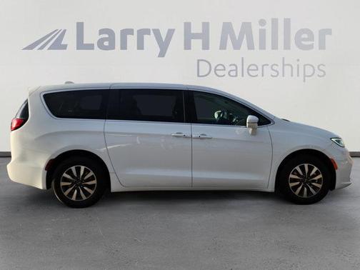 2022 Chrysler Pacifica Hybrid Touring L