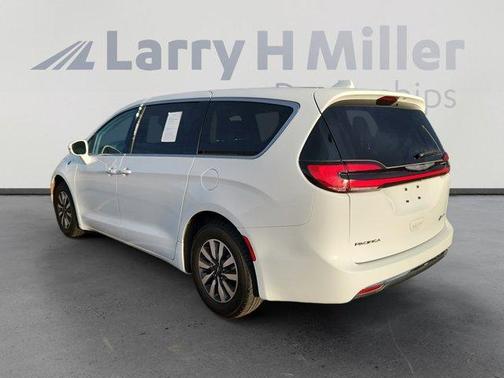 2022 Chrysler Pacifica Hybrid Touring L