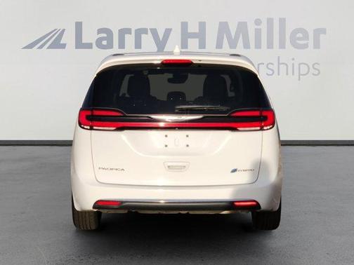 2022 Chrysler Pacifica Hybrid Touring L