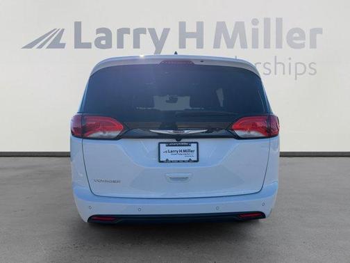 2026 Chrysler Voyager LX