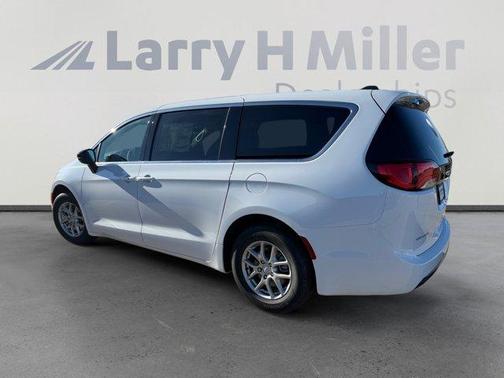 2026 Chrysler Voyager LX