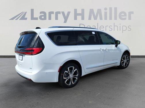 2025 Chrysler Pacifica Pinnacle