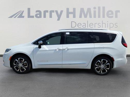 2025 Chrysler Pacifica Pinnacle