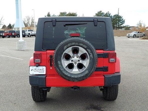 Photo 5 of 30 of 2017 Jeep Wrangler Unlimited Sahara