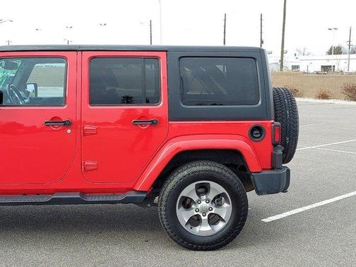 Photo 4 of 30 of 2017 Jeep Wrangler Unlimited Sahara