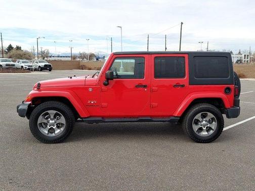 Photo 3 of 30 of 2017 Jeep Wrangler Unlimited Sahara