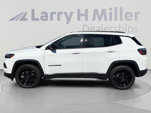 Bright White Clearcoat 2026 Jeep Compass Latitude