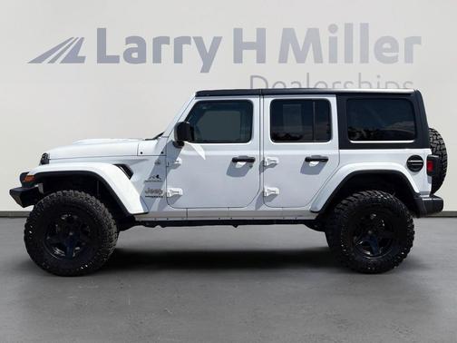 Bright White Clearcoat 2020 Jeep Wrangler Unlimited Sahara