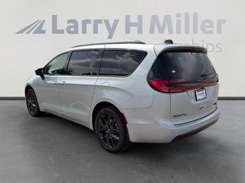 Silver Mist Clearcoat 2026 Chrysler Pacifica Limited