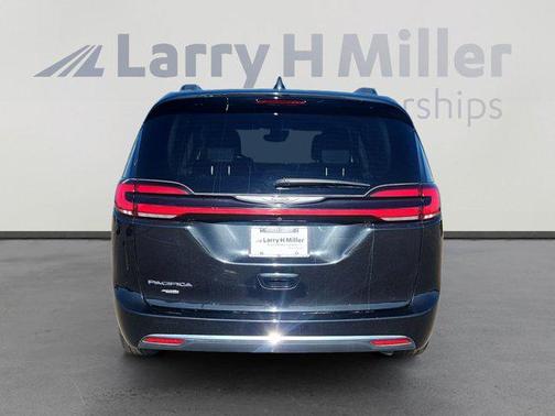 2022 Chrysler Pacifica Touring-L